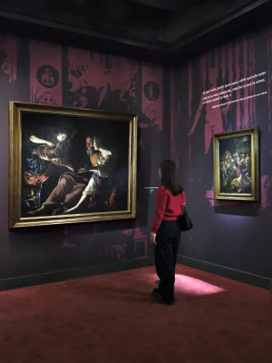 visiteuse expo art italien