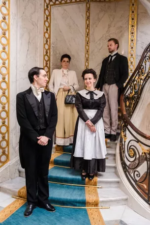 hommes femmes costumes historiques