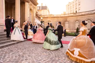 cour musée costumes belle époque