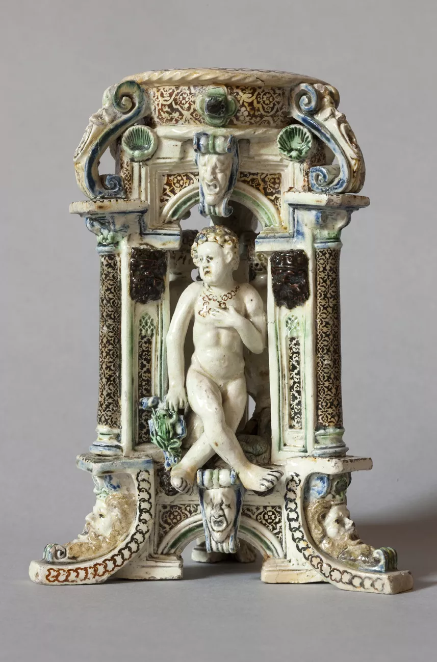 Ricardo Schiementi 陶器彫刻 A salt-cellar in earthenware from Saint-Porchaire | Musée