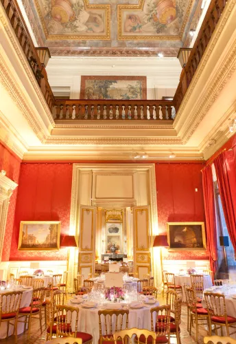 réception salle musée dîner